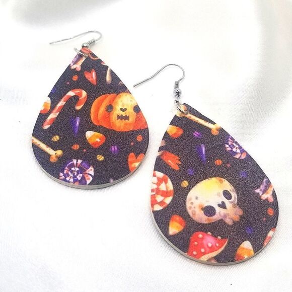 3/20❤Howleen inspired/ fall themed faux leather Teardrop Dangle earrings. - Picture 1 of 2